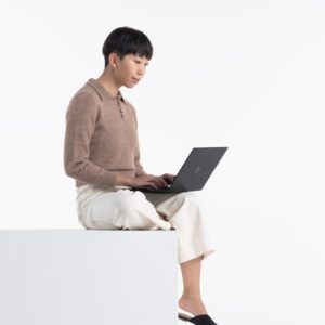 Refurbished Microsoft Surface Laptop 4 | i7-1185G7 | Intel Iris Xe Graphics | 33.0 (13″) | 256GB SSD | DDR4 | US | WiFi | Windows 11 Pro