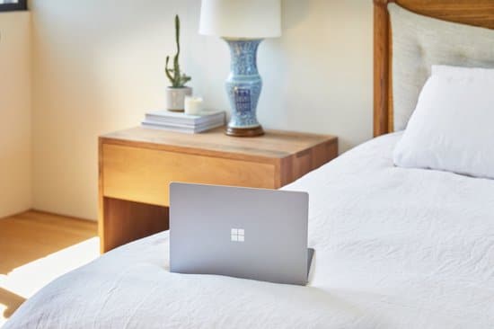 Refurbished Microsoft Surface Laptop 3 Intel® Core™ i5 i5-1035G7 34,3 cm (13.5") Touchscreen 8 GB LPDDR4x-SDRAM 256 GB SSD Wi-Fi 6 (802.11ax) Windows 10 Pro Platina